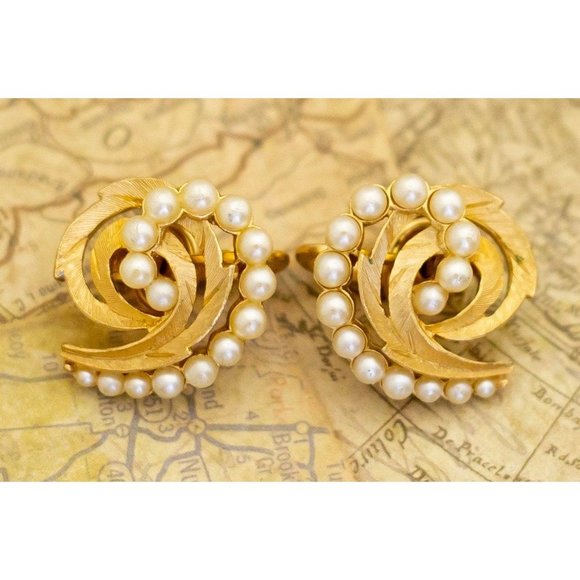 Vintage Pearled Spiral Clip On Earrings by Crown Trifari i29 - Picture 2 of 3